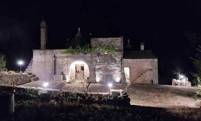 Cisternino House | TRULLO PIETRO, is nestled in the heart of the Itria Valley, precisely on the cic