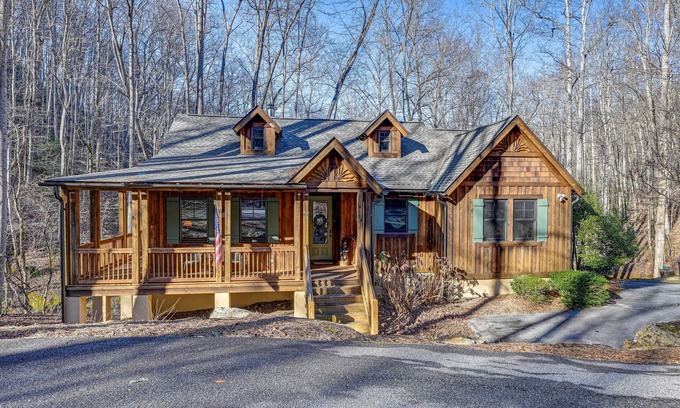Bear Lake Reserve Cabin | Tuckasegee Cabin ~ 3 Mi to Bear Lake!