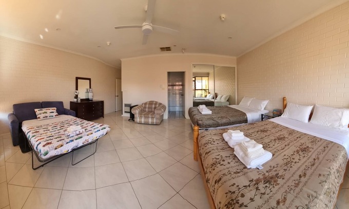 Greenway Apartment | Tuggeranong Short Stay # 10 - Sleeps 6