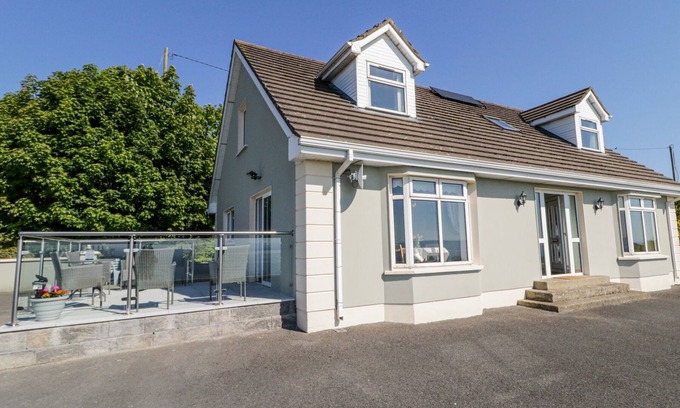 Moville House | TULLYALLY, family friendly, country holiday cottage in Redcastle