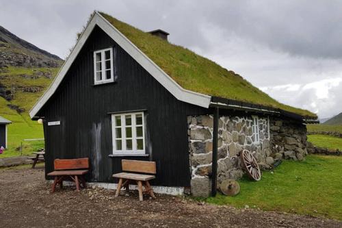 Streymoy House | Turf house in Saksun with panoramic view