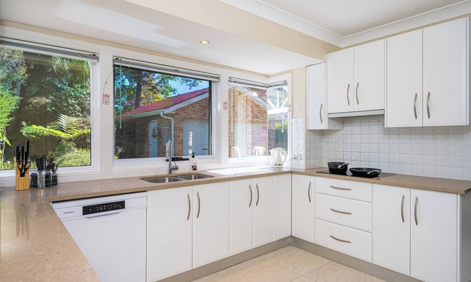 Turramurra House | Turramurra Spacious 6Br House close to Train/Parks