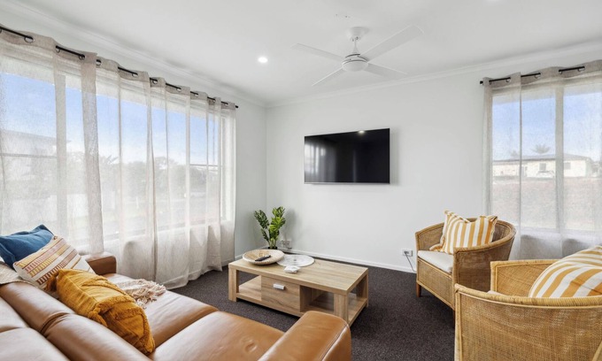 Corindi Beach Apartment | Turtle Lane, steps to the beach, pet-friendly, family beach house.