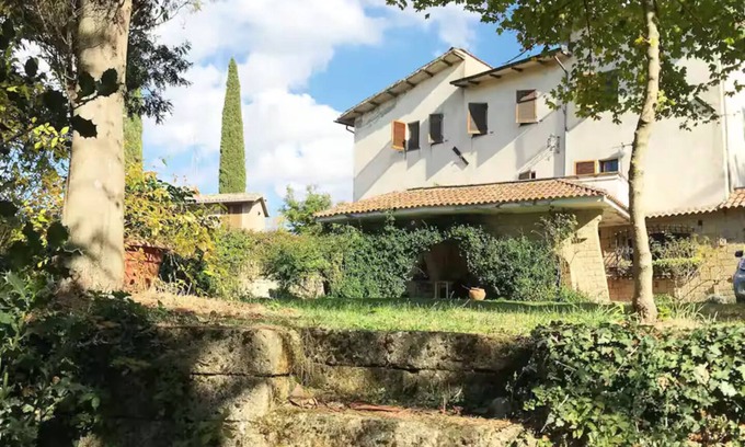 Sorano Villa | Tuscan villa with garden near Saturnia