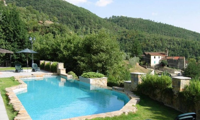 Gello Biscardo House | Tuscany: Apartment with swimming-pool and restaurant in medieval village of Gello Biscardo, between Arezzo and Florence.