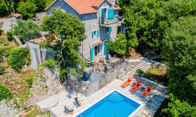 Radovici Villa | Tuscany villa from the stone with the pool