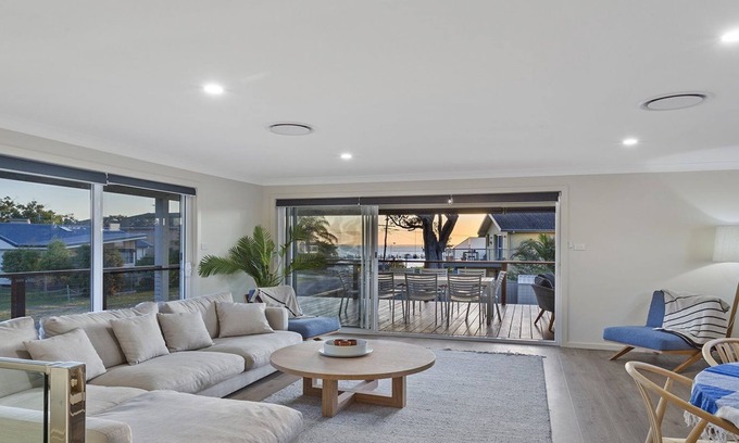 Soldiers Point House | Twilight on Sunset Beach - Soldiers Point - Amazing sunset views