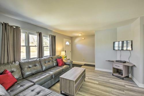 Twin Lakes House | Twin Lakes Escape with Deck Less Than 1 Mi to Beach!