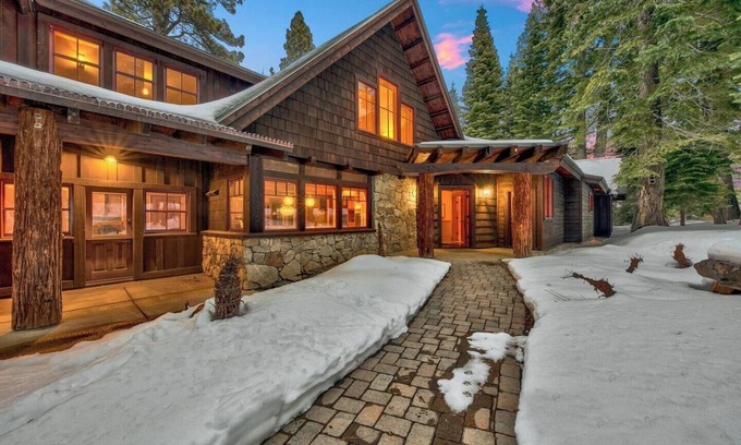 Ponderosa Palisades House | Twin Pine Retreat | Large Yard w/Hot Tub