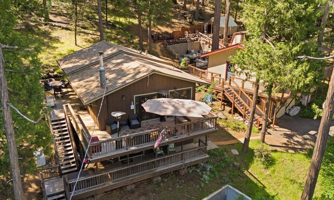 Twain Harte Cabin | Two adjacent Summer Cabins w/hot tub and glamping - sleeps 20