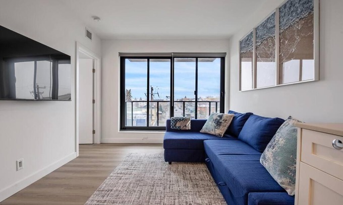 Crescent Heights Apartment | Two Bed Downtown Unit With Parking