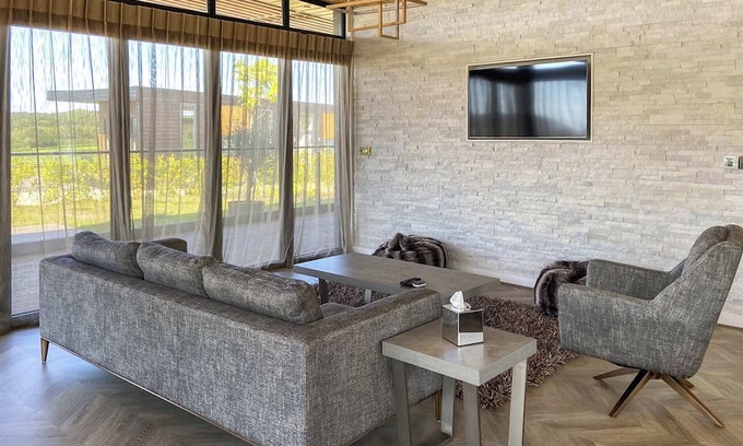 Newark upon Trent Ski Chalet | Two bed lodge with one king-size bed and one twin (King by arrangement).