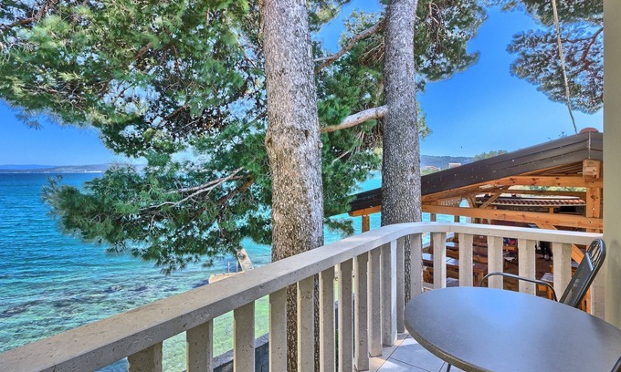 Kastel Stafilic Apartment | Two bedroom apartment near beach Kaštel Štafilić, Kaštela (A-21981-a)