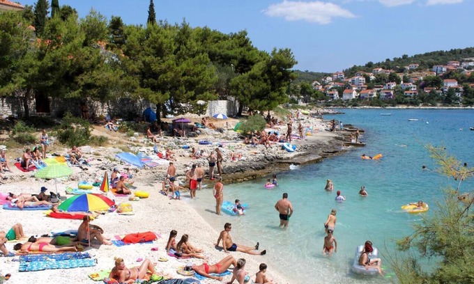Businci Apartment | Two bedroom apartment near beach Rastići, Čiovo (A-8619-a)