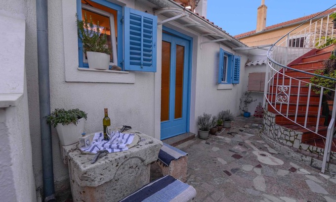 Veli Losinj Apartment | Two bedroom apartment with terrace Veli Lošinj, Lošinj (A-7959-c)