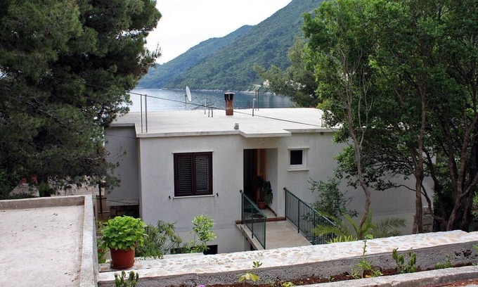Sobra Apartment | Two bedroom apartment with balcony and sea view Sobra, Mljet (A-4936-b)