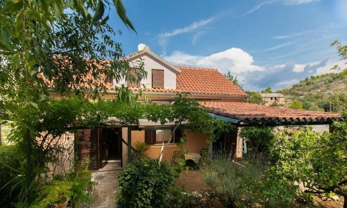 Bobovisca Apartment | Two bedroom apartment with terrace Bobovišća na Moru, Brač (A-20991-a)