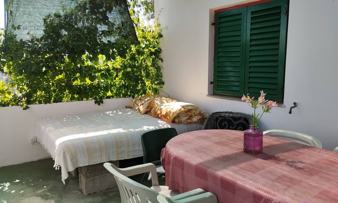 Solta Apartment | Two bedroom apartment with terrace and sea view Grohote, Šolta (A-23166-a)