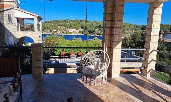 Rogac Apartment | Two bedroom apartment with terrace and sea view Rogač, Šolta (A-21346-a)