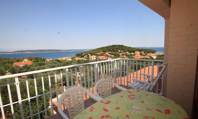 Kukljica Apartment | Two bedroom apartment with terrace and sea view Kukljica, Ugljan (A-8237-a)