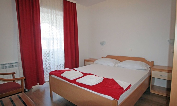 Vinjerac Apartment | Two bedroom apartment with terrace and sea view Vinjerac, Zadar (A-5811-d)