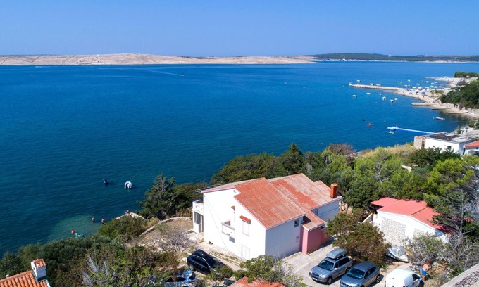 Vidalici Apartment | Two bedroom apartment near beach Vidalići, Pag (A-6519-c)