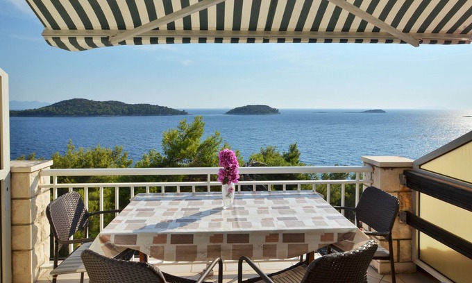 Prizba Apartment | Two bedroom apartment near beach Prižba, Korčula (A-9276-a)