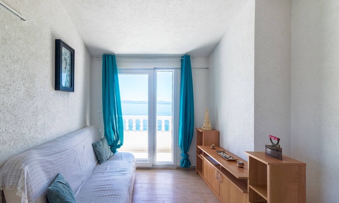 Gdinj Apartment | Two bedroom apartment near beach Cove Torac, Hvar (A-575-c)