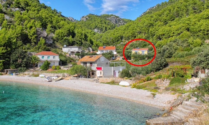Gdinj Apartment | Two bedroom apartment near beach Cove Skozanje, Hvar (A-14899-a)