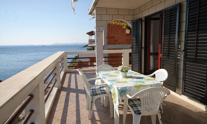 Zavalatica Apartment | Two bedroom apartment near beach Zavalatica, Korčula (A-9315-a)