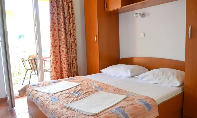 Gradac Apartment | Two bedroom apartment with balcony and sea view Gradac, Makarska (A-13681-f)