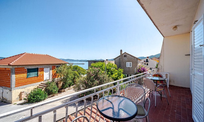 Drace Apartment | Two bedroom apartment with balcony and sea view Drače, Pelješac (A-14019-b)