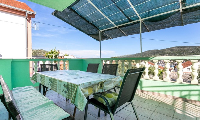 Marina Apartment | Two bedroom apartment with terrace and sea view Marina, Trogir (A-20016-b)