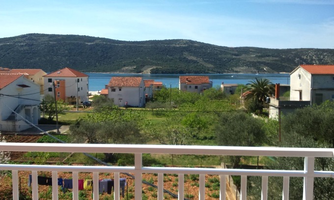 Poljica Apartment | Two bedroom apartment with balcony and sea view Poljica, Trogir (A-14803-b)