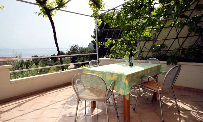Ivan Dolac Apartment | Two bedroom apartment with terrace and sea view Ivan Dolac, Hvar (A-592-a)