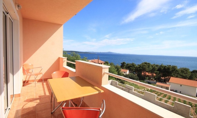 Ivan Dolac Apartment | Two bedroom apartment with balcony and sea view Ivan Dolac, Hvar (A-8734-d)