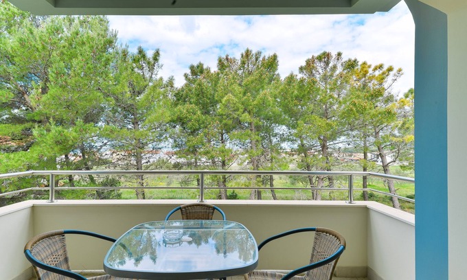 Vrsi Apartment | Two bedroom apartment with terrace Vrsi, Zadar (A-15944-a)