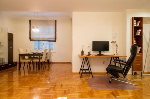 Plaka Apartment | Two bedroom Apt in Syntagma - Ermou area