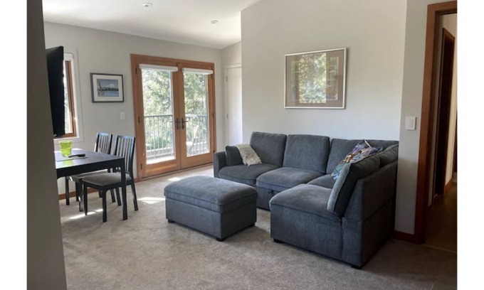 Okanagan-Similkameen Bed & Breakfast | Two Bedroom B&B in Naramata, BC.