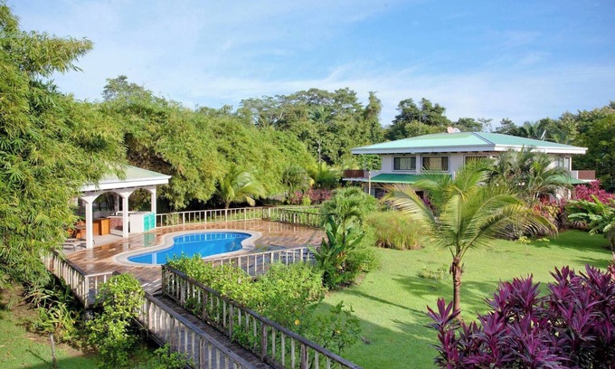 Quepos Condo | Two-bedroom condo with privacy. 5 minutes to Quepos