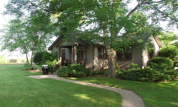 Acton Cottage | Two Bedroom Cottage On 2 Acre Stocked Pond Minutes From Downtown Indianapolis