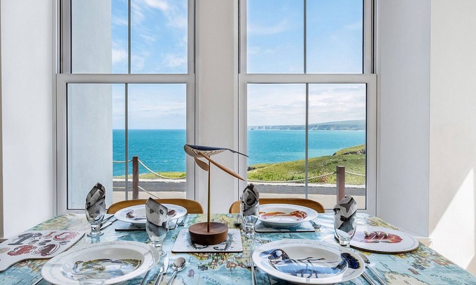 Port Isaac Apartment | Two Bedroom Flat Overlooking The Sea With Parking