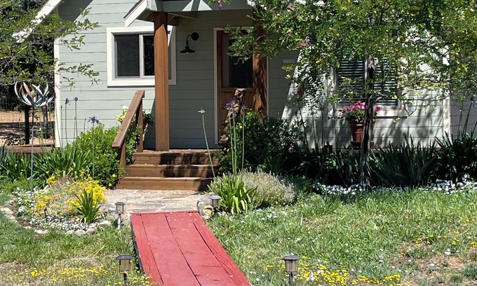 Glen Ellen House | Two-bedroom House with Wrap-Around Deck & Garden - Super Amenities
