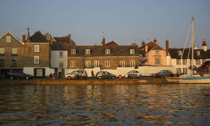 Topsham Cottage | Two Bedroom Waterside Cottage With Balcony And Magnificent Views Of The Estuary