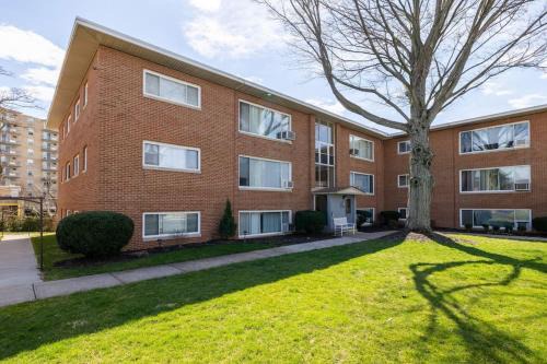Fairview Park Apartment | Two Bedrooms near CLE airport 2-4b Georgetown Villas
