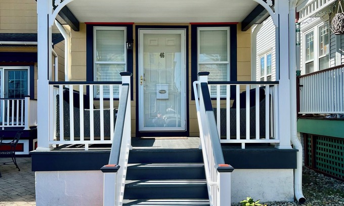 Ocean Grove Cottage | Two blocks from the beach!nSleeps 2, 1 bedroom, 1 bathroom
