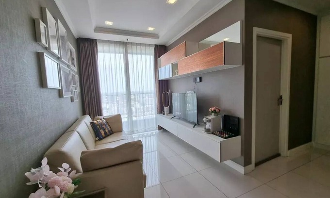 Mueang Samut Prakan District Apartment | Two BRs with few steps to BTS Green & Yellow Line
