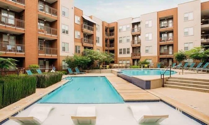 West Congress Apartment | TWO Classy SoCo CozySuites w/ 2 Pools!