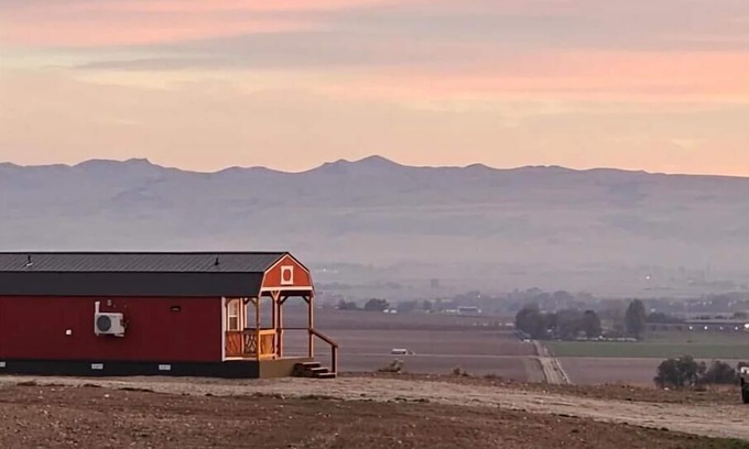 Canyon County House | Two Cottages on 30 acres with views. Sleeps 12 and 2 baths