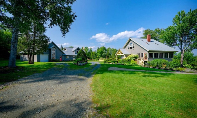 Guilford House | Two Home Retreat Meant for Big Family Memories